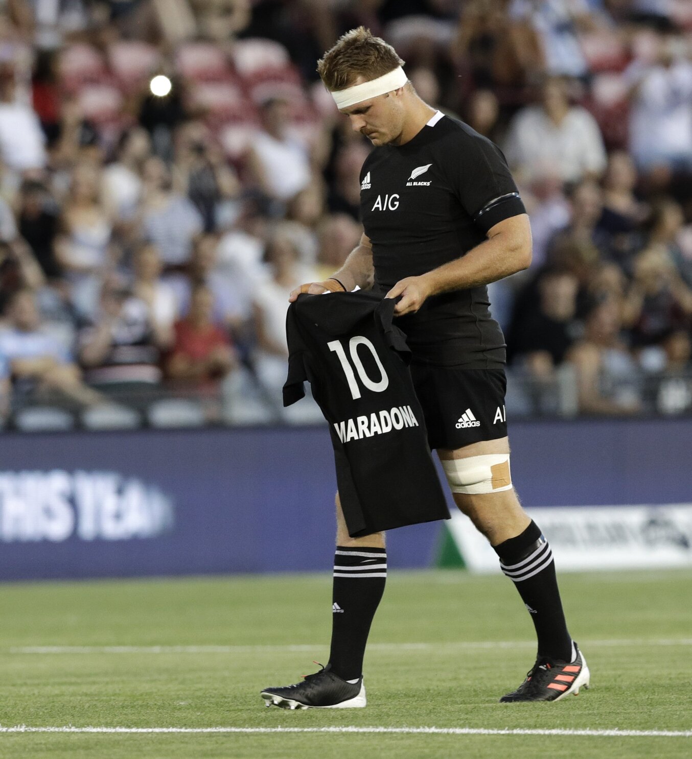 All Blacks pay tribute to Maradona before match vs. Pumas | AP News